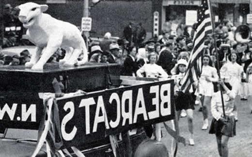 鲍比熊猫 looked like a sleek and realistic panther during the 1947 Homecoming Parade.