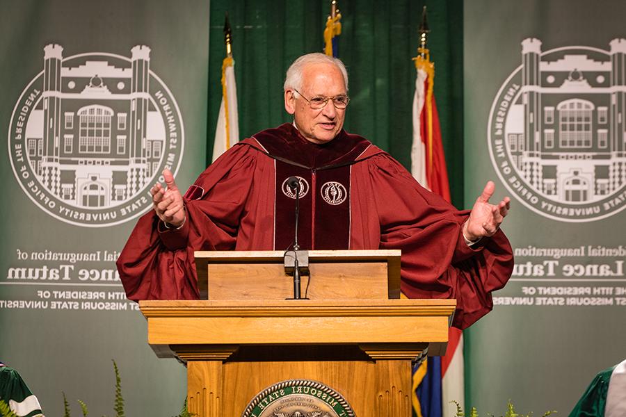 Dr. 小杰克·霍金斯., the chancellor of Troy University, delivered the ceremony's keynote address. (Photo by Lauren Adams/<a href='http://letzoo.fc-daudenzell.com'>网上赌博网站十大排行</a>)